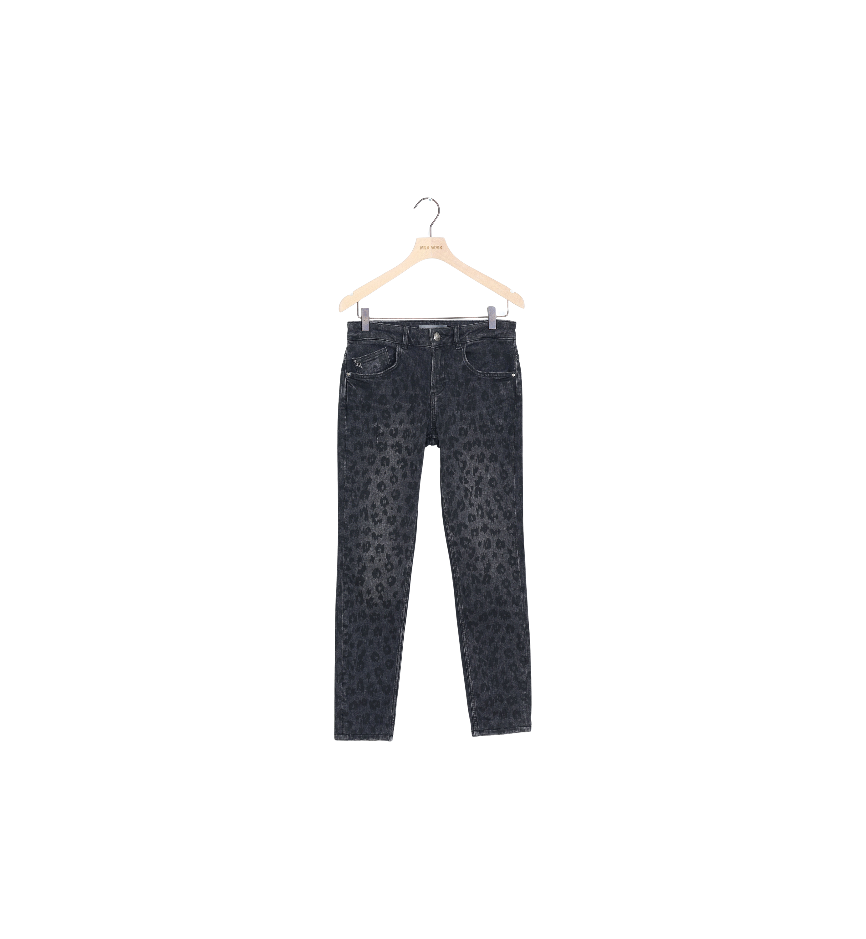 Packshot / Black Leo / ReLoved
